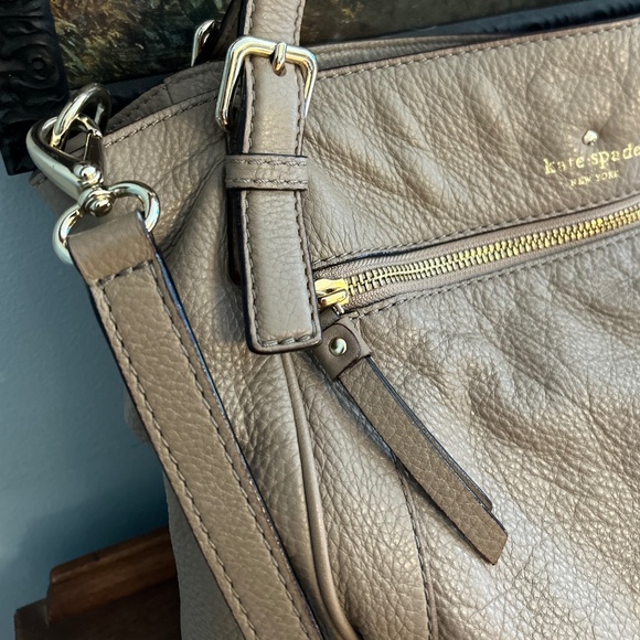 EUC Kate Spade Taupe, Tan, Brown Pebbled Leather Hobo Crossbody - Picture 5 of 11